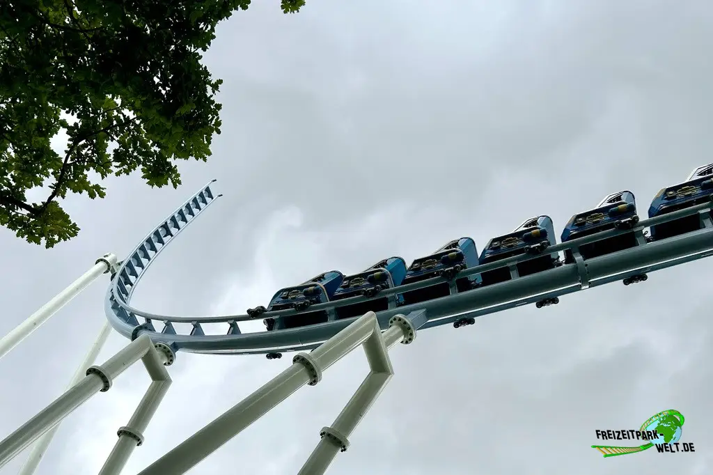 Luna im Liseberg - 2024: Auffahrt in den Spike direkt über dem Luna-Park