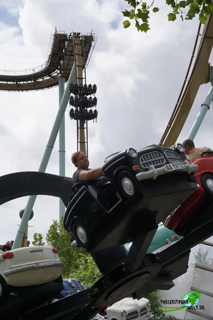 Valkyria im Liseberg - 2024: First Drop von Valkyria und die Juke Box im Vordergrund