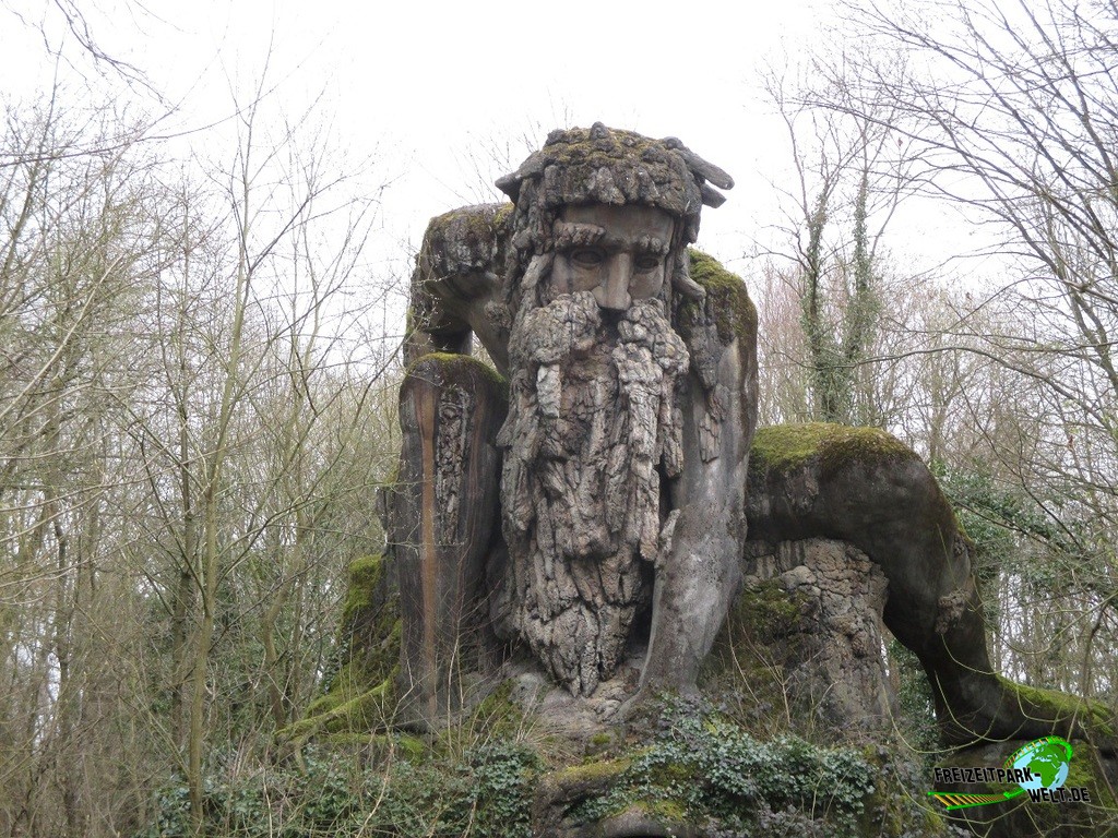 Mondo Verde - 2016: Die riesige Statue ist Teil des Skulpturenwaldes