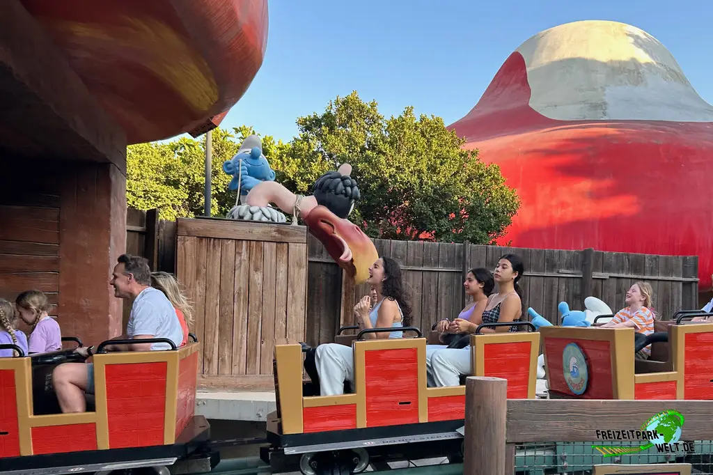 Smurf Village Express im MOTIONGATE Dubai - 2023