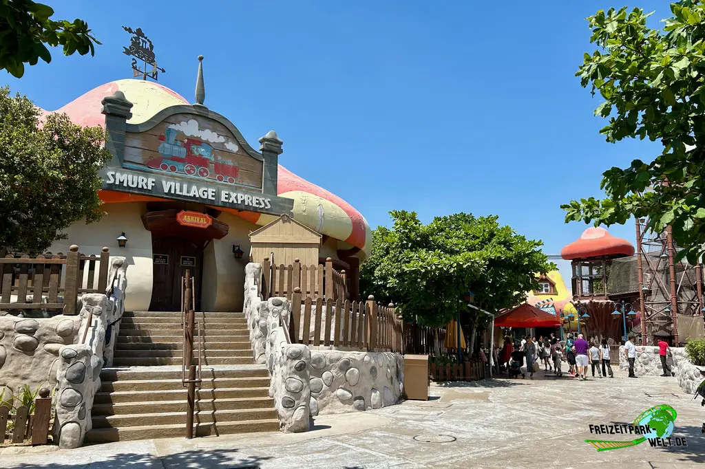 Smurf Village Express im MOTIONGATE Dubai - 2023