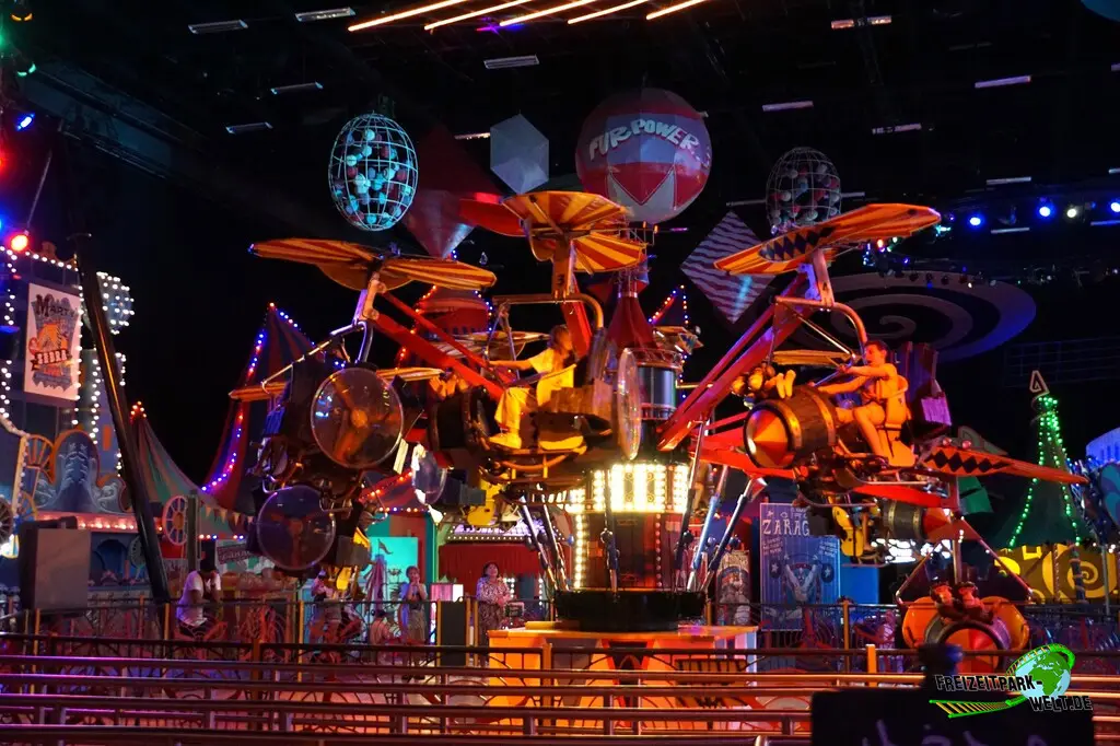 Penguin Air im MOTIONGATE Dubai - 2023