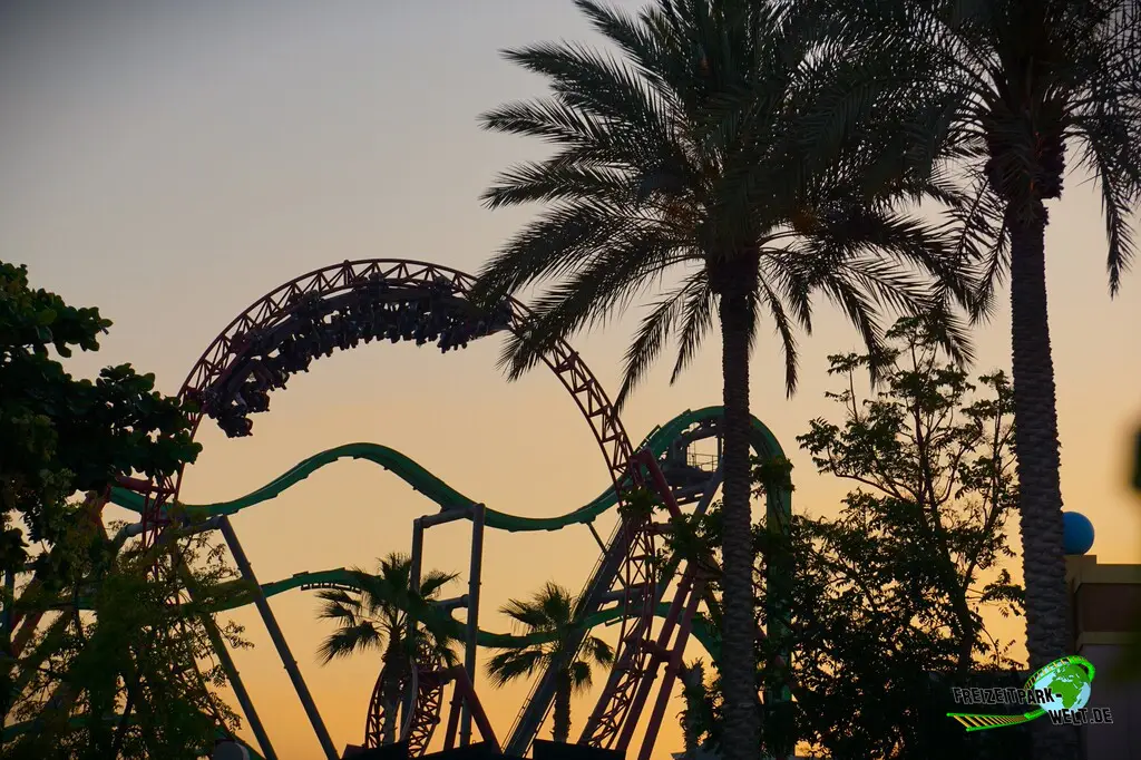 Capitol Bullet Train im MOTIONGATE Dubai - 2023: Achterbahnfahren im Sonnenuntergang ist doch einfach am schönsten