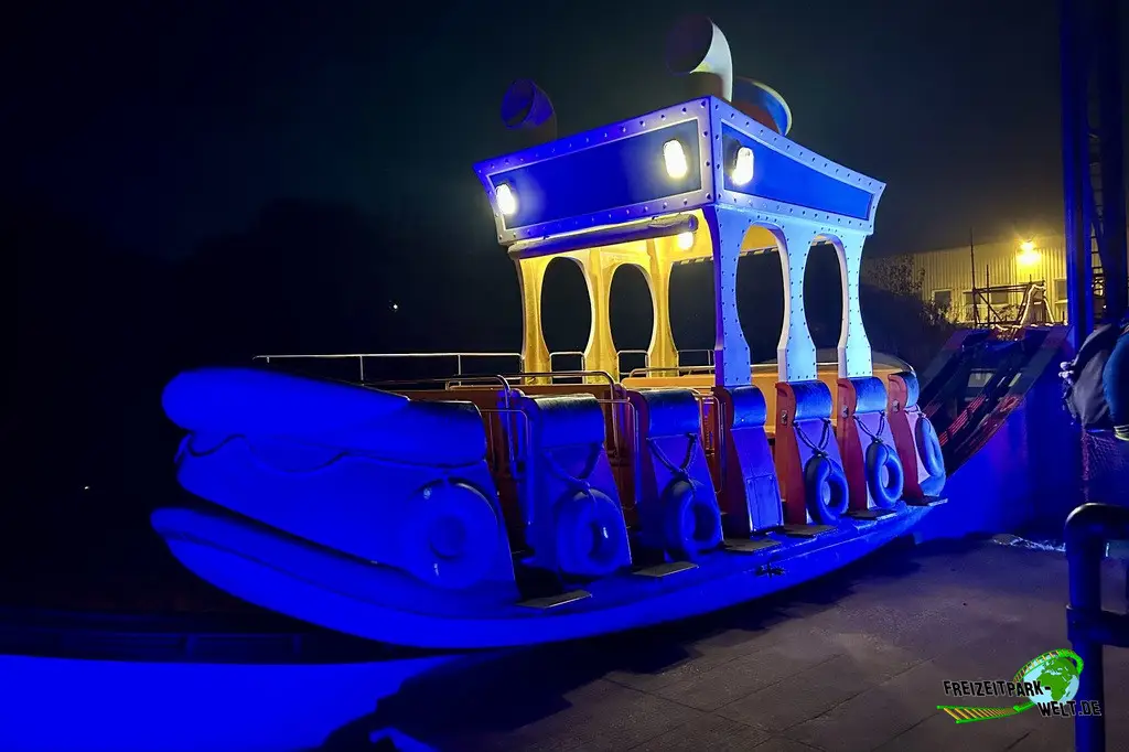 Stormy Cruise im Movie Park Germany - 2024: Während des Halloween Horror Festivals gibt es eine exklusive Fahrt in der Maze Circus of Freaks