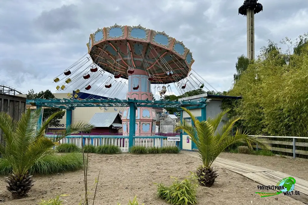 Pier Side Carousel im Movie Park Germany - 2026