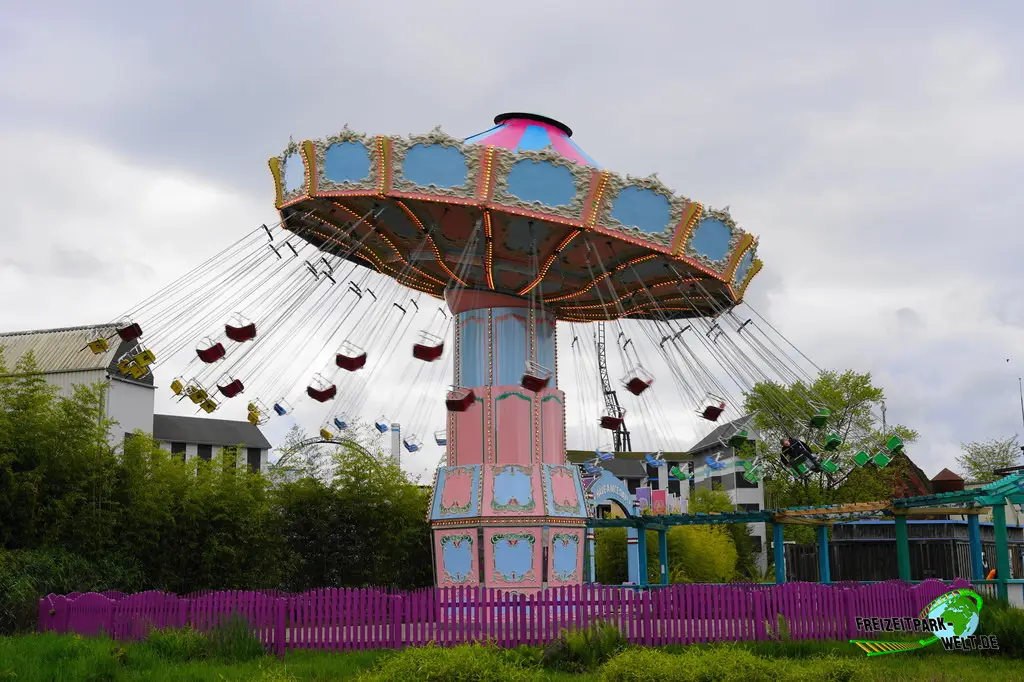 Pier Side Carousel im Movie Park Germany - 2026