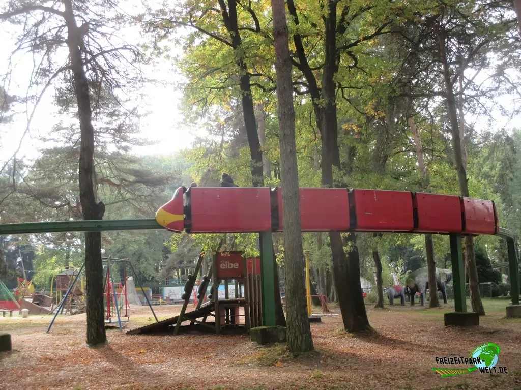 Einschienenbahn im Natur- und Tierpark Brüggen - 2017: Die nach oben offene Monorail ist eine Besonderheit, die nur selten gebaut wurde