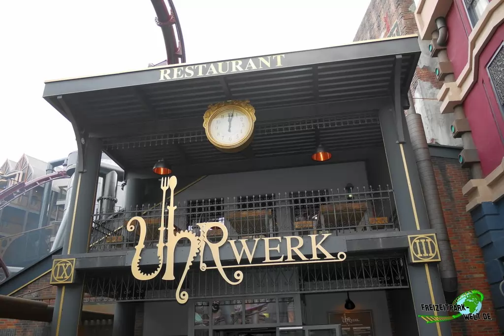 F.L.Y. im Phantasialand - 2020: Das Restaurant Uhrwerk rundet den Themenbereich zusammen mit dem Hotel Charles Lindbergh ab.