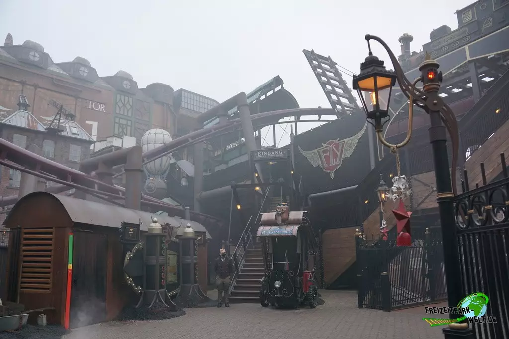 F.L.Y. im Phantasialand - 2021: Eingang zu F.L.Y. mit Testsitz