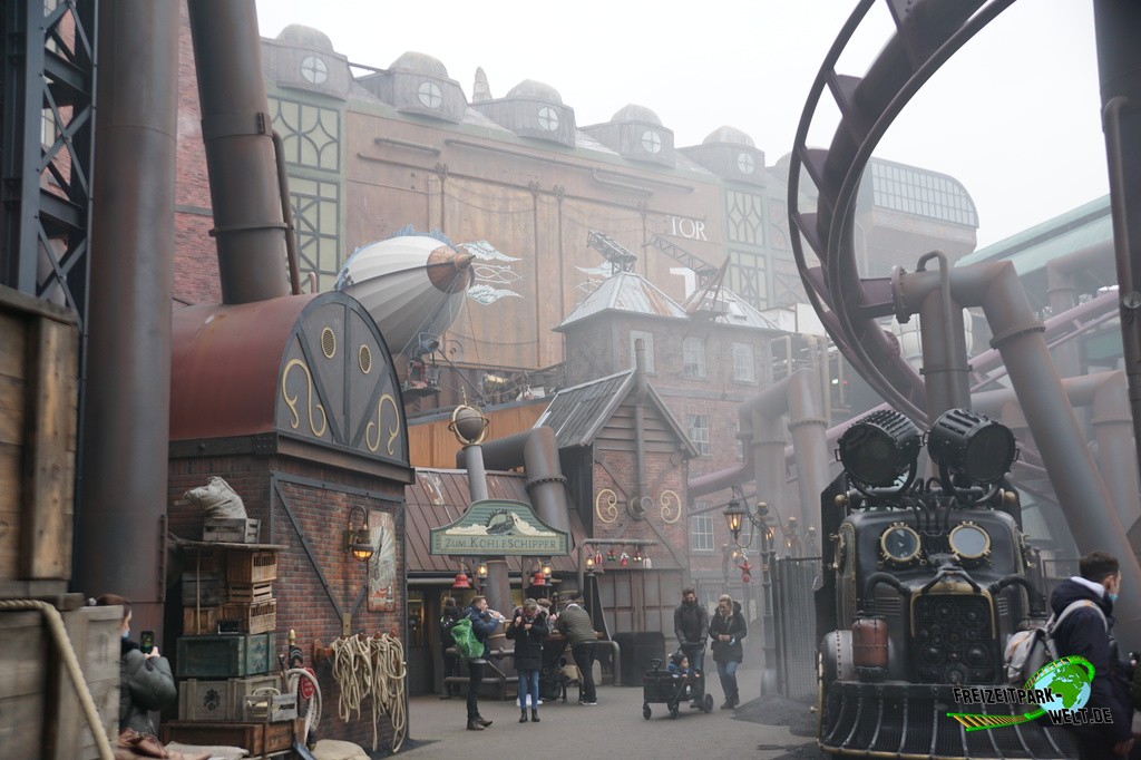 F.L.Y. im Phantasialand - 2021: Der Flying Launch Coaster F.L.Y. im Themenbereich Rookburgh