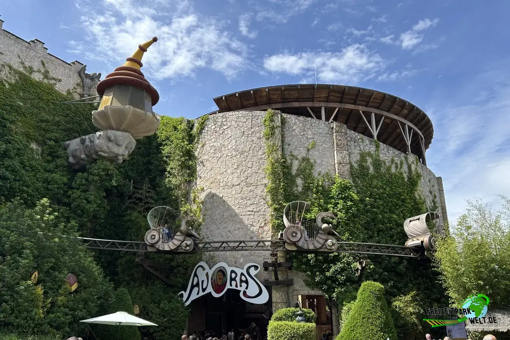 Avoras im Phantasialand - 2025: In diesem Rondell befindet sich der Kletterspielplatz Avoras