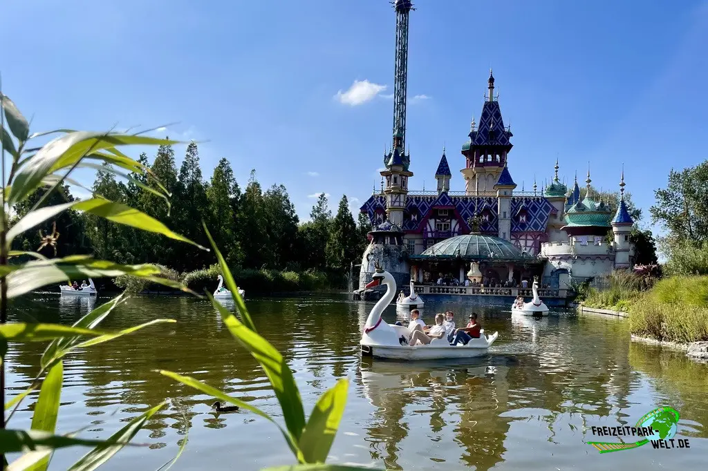Waterfietsen im Plopsaland Belgium - 2021