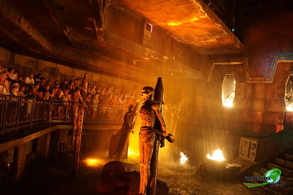 Templo del Fuego in Port Aventura - 2015: Templo del Fuego ist einer der besten FX-Shows weltweit