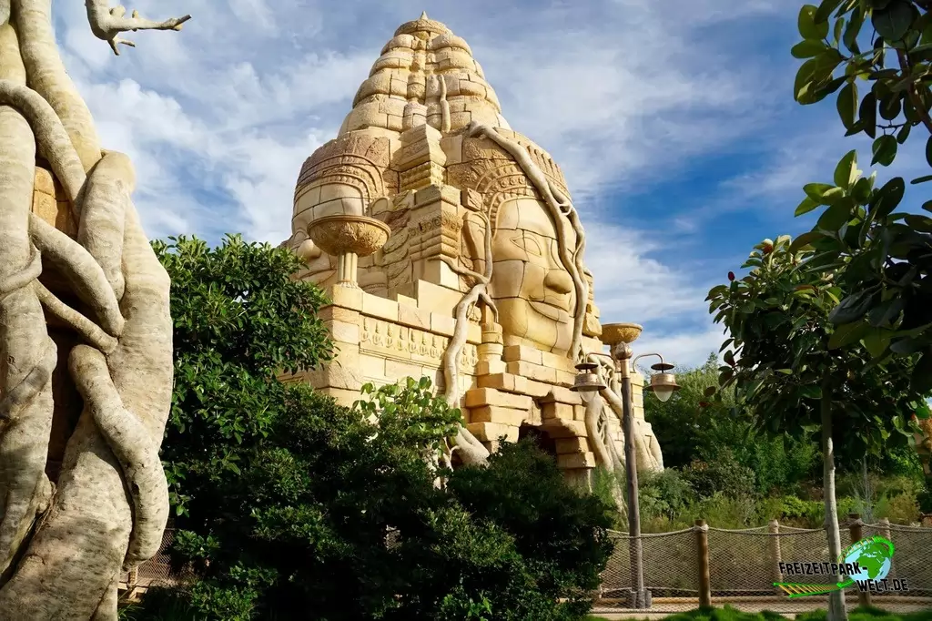 Angkor in Port Aventura - 2015: Thematisierung der Station
