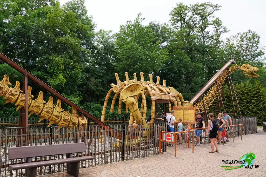Säbelsaurus im potts park - 2023