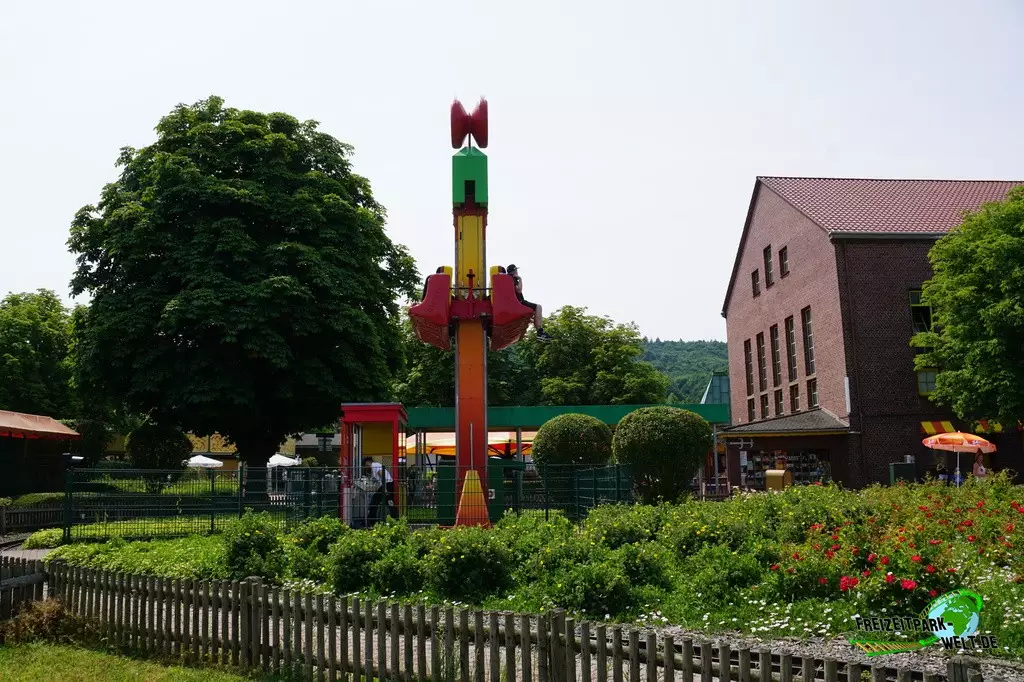Freifallturm JoJo  im potts park - 2023