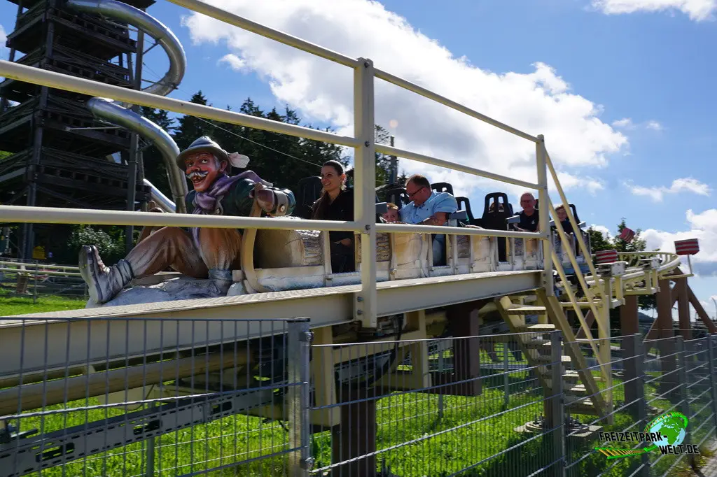 Da voglwuide Sepp im Rodelbahn St. Englmar - 2023