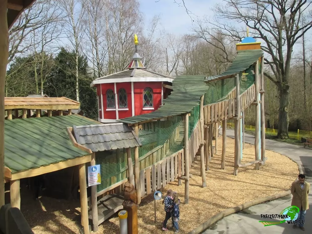 Becki's Entdeckerparadies im Freizeitpark Schloß Beck - 2015: Die neue Holzspielanlage wurde erst 2014 eingeweiht und bietet bei jedem Wetter viel Kletterspaß