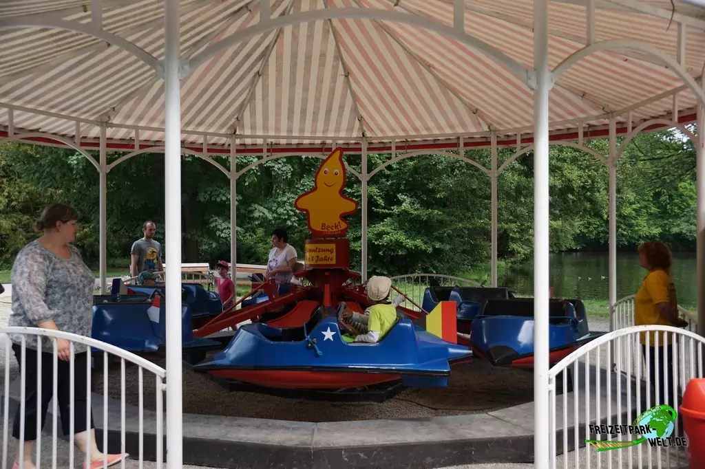 Flugzeug Karussell im Freizeitpark Schloß Beck - 2015