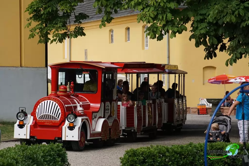 Eisenbahn im Freizeitpark Schloß Beck - 2015