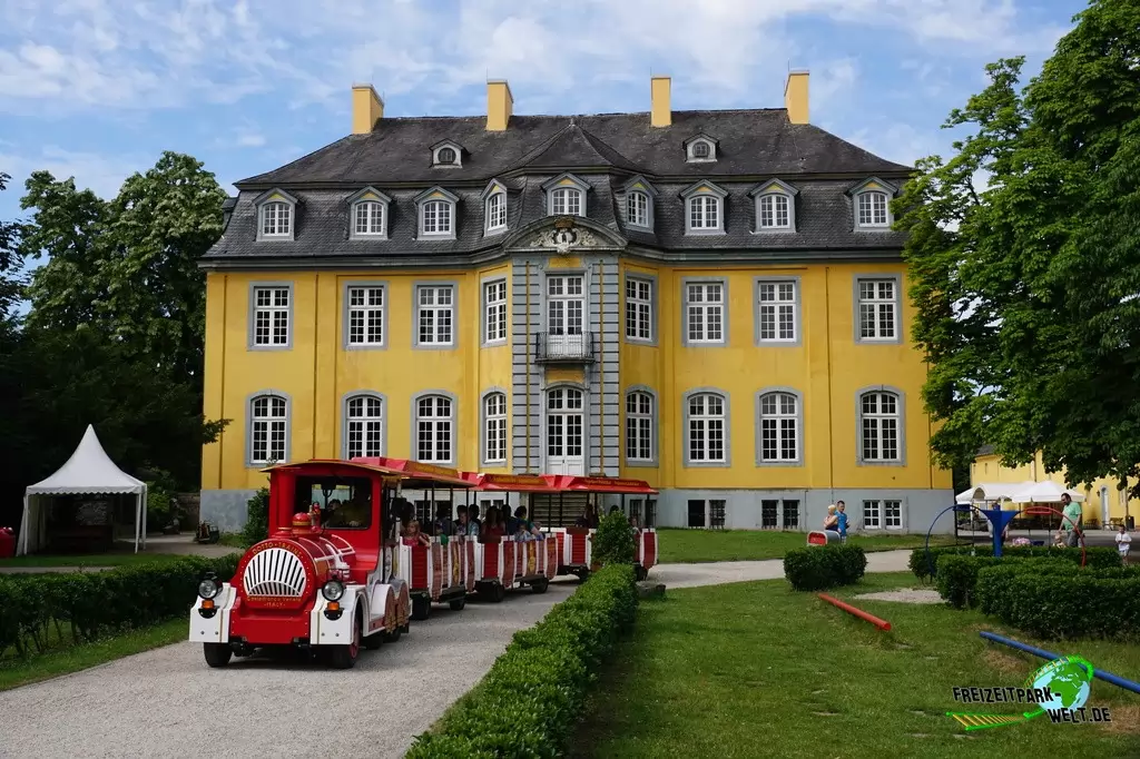 Eisenbahn im Freizeitpark Schloß Beck - 2015