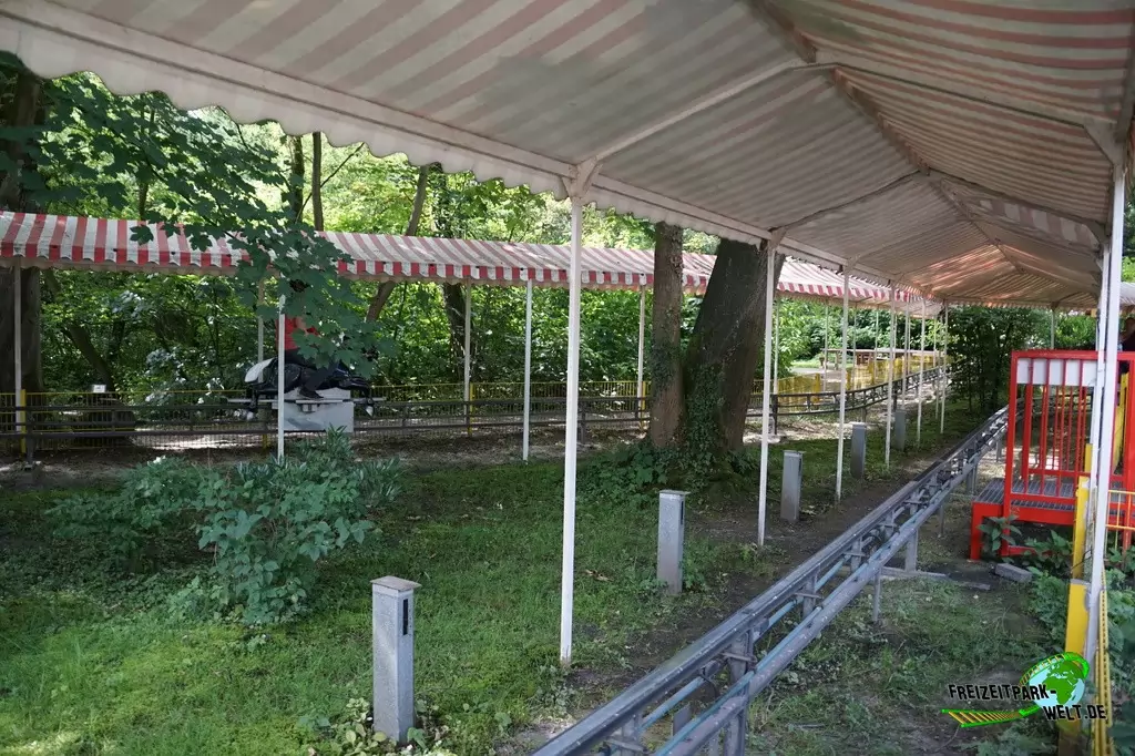 Pferdereitbahn im Freizeitpark Schloß Beck - 2015