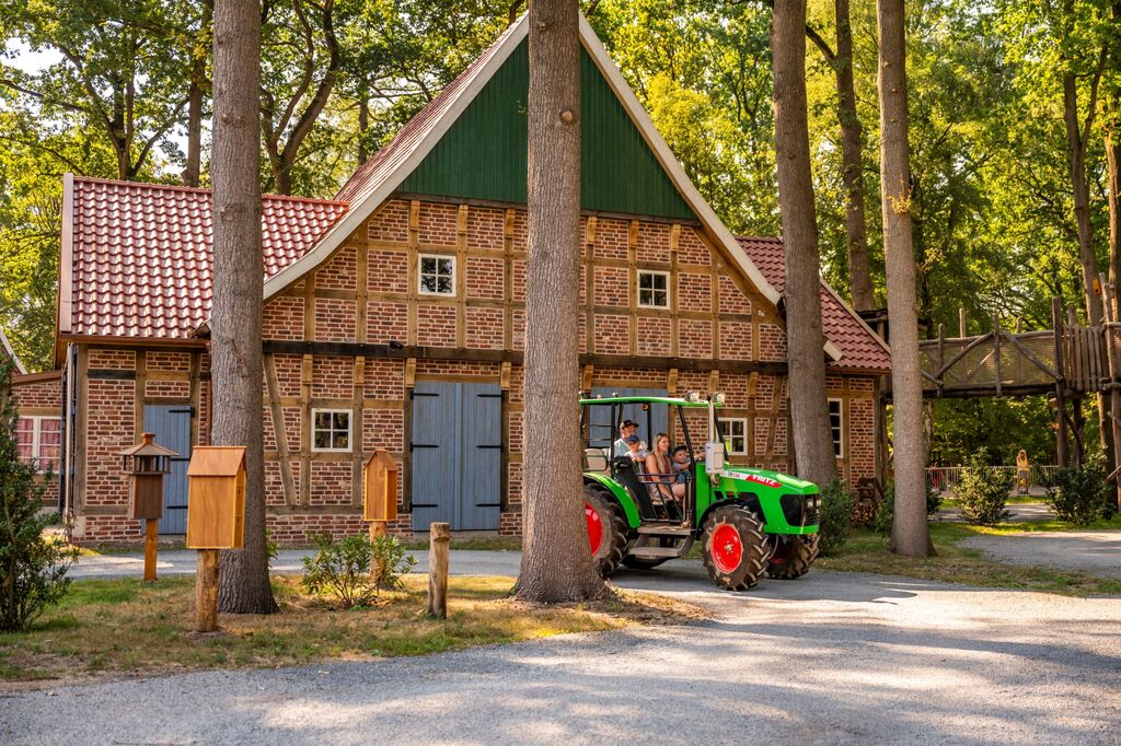 Forsthof_Treckertour_Foto_Schoening_2.jpg