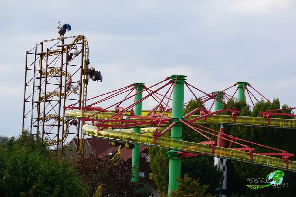 Hummel Brummel im Schwaben Park - 2023: Die Schienen von Hummel Brummel dominieren optisch stark den oberen Teil des Schwaben Park