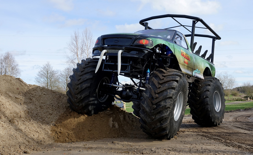 Big-Foot-Safari im Serengeti-Park - 2020: In der Big-Foot-Safari können Besucher eine spektakuläre Fahrt im Monster Truck wagen