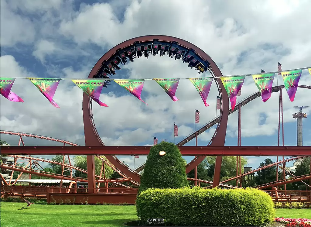 Thunder Loop im Attractiepark Slagharen - 2015