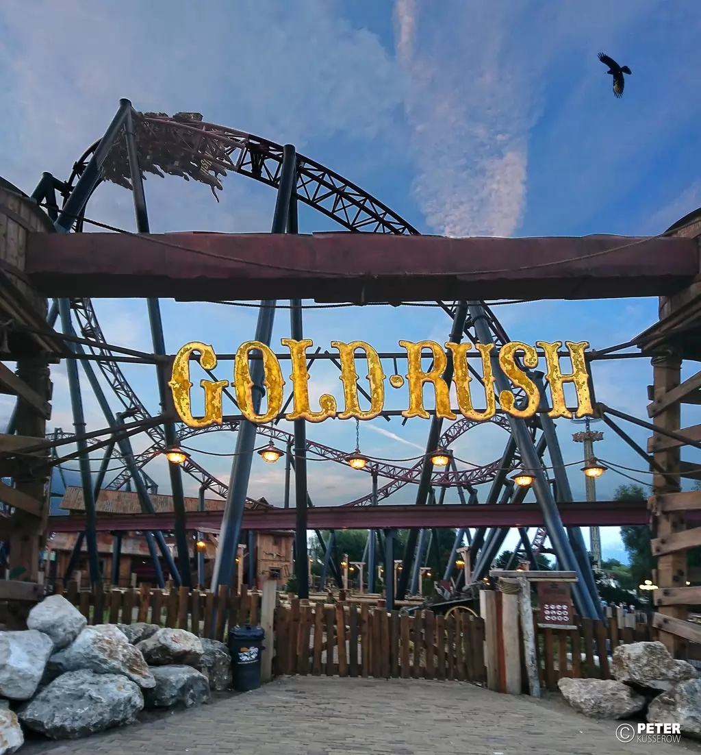 Gold Rush im Attractiepark Slagharen - 2017: Thrill-Highlight ist die 2017 eröffnete Gold Rush Achterbahn