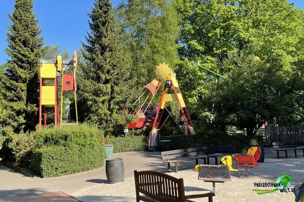 Komet-Schaukel im Tier- und Freizeitpark Thüle - 2024