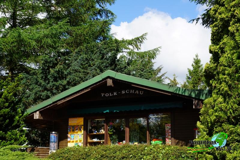 Tolk-Schau - 2015: Urige kleine Souvenir-Hütte am Eingang des Parks