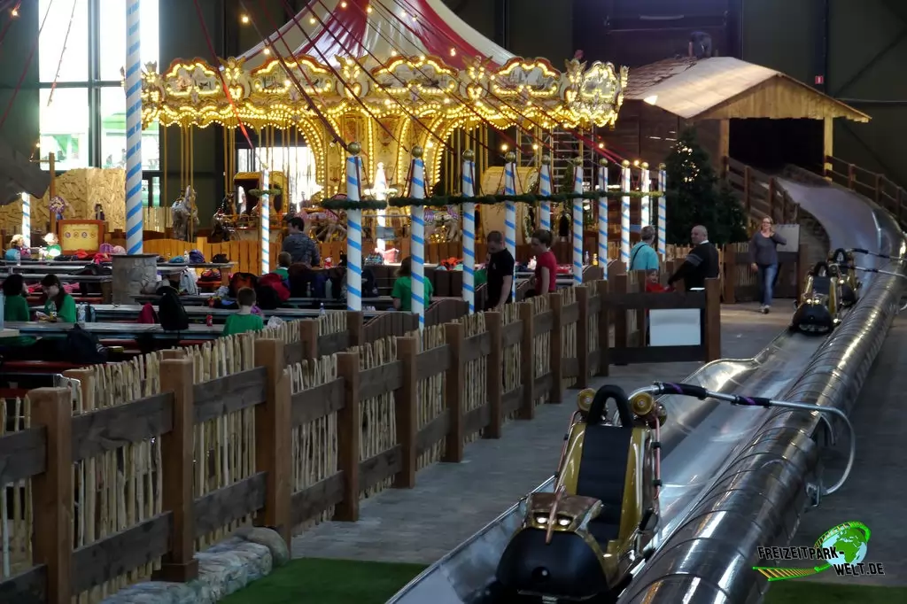 Maximus' Blitz Bahn im Toverland - 2015: Karussell und der Schlussbereich der Blitz-Bahn