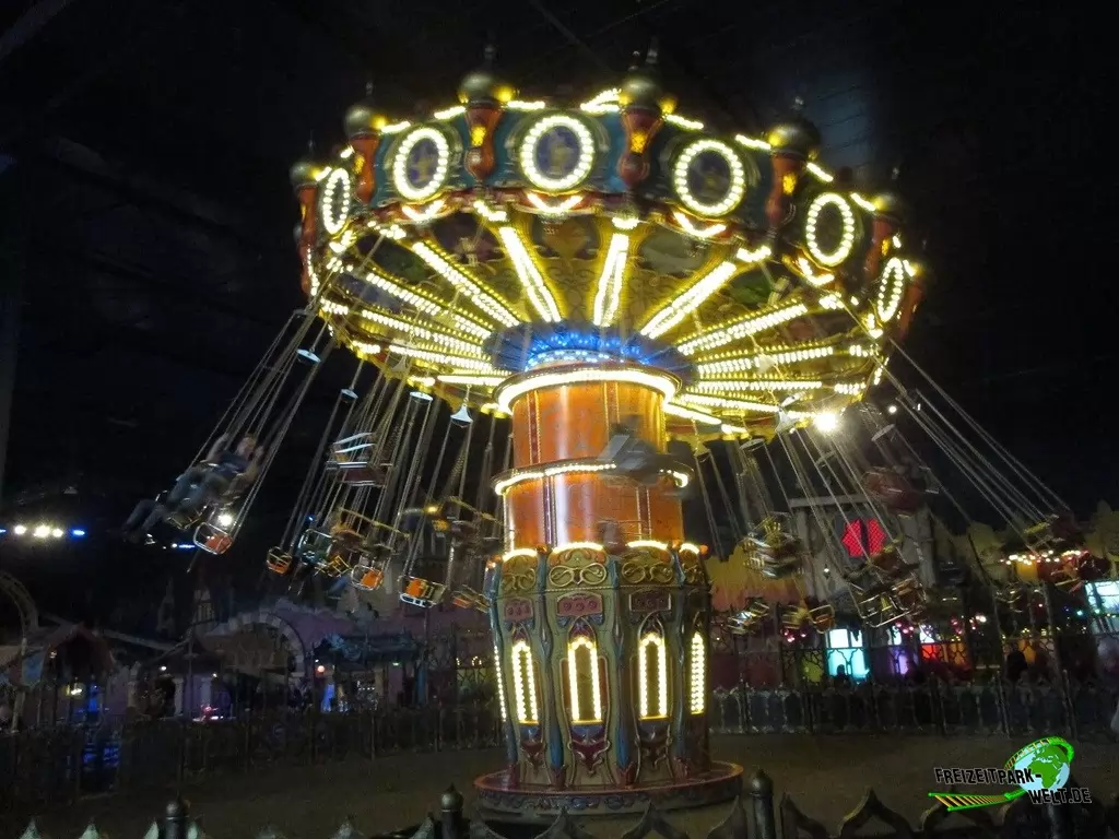 Djinn im Toverland - 2016: Neues Kettenkarussell in Aktion