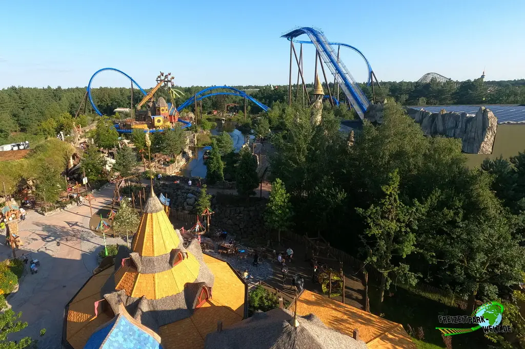 Dragonwatch im Toverland - 2023: Die Aussicht auf Avalon aus Dragonwatch