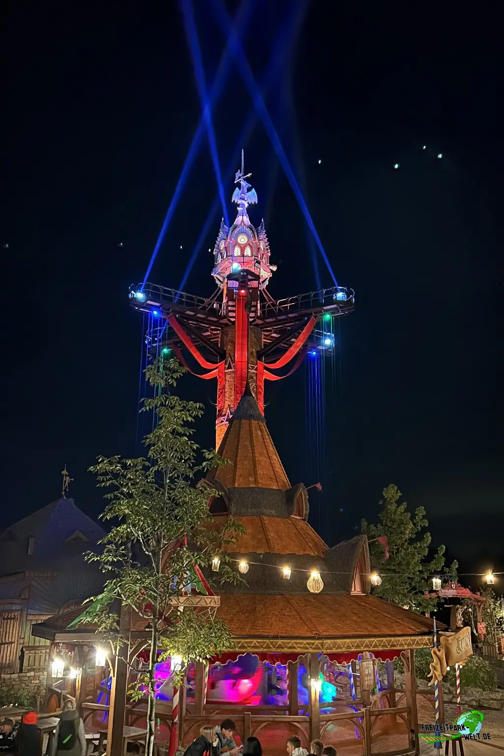 Dragonwatch im Toverland - 2023: Dragonwatch wird zu Hallowen spekatkulär beleuchtet