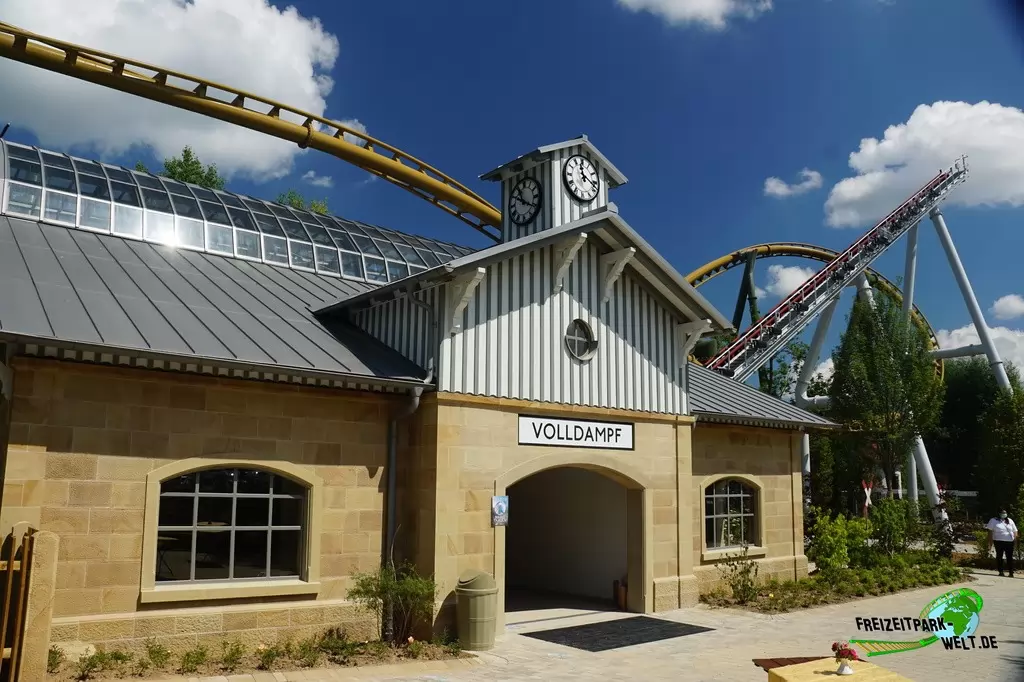 Volldampf im Erlebnispark Tripsdrill - 2020: Wunderschöner Bahnhof im schwäbisch-historischen Stil