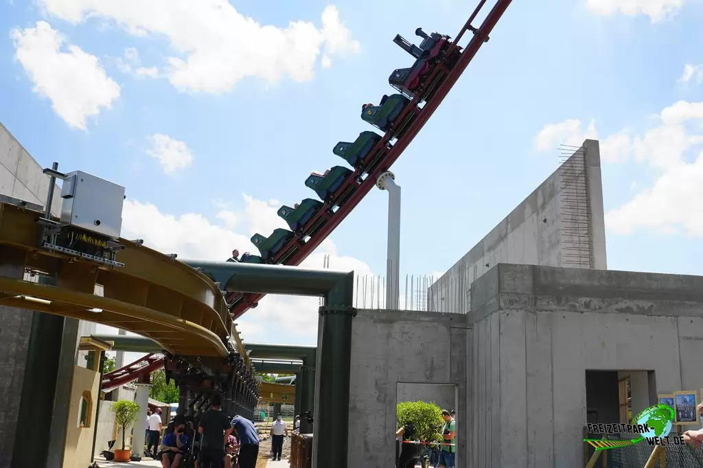 Volldampf im Erlebnispark Tripsdrill - 2020: Mit Volldampf bis in die Station von Hals-über-Kopf