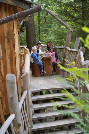 Seit Sommer 2022 wurden im Natur-Resort Tripsdrill stufenweise 20 Baumhäuser eröffnet.  - Foto 1