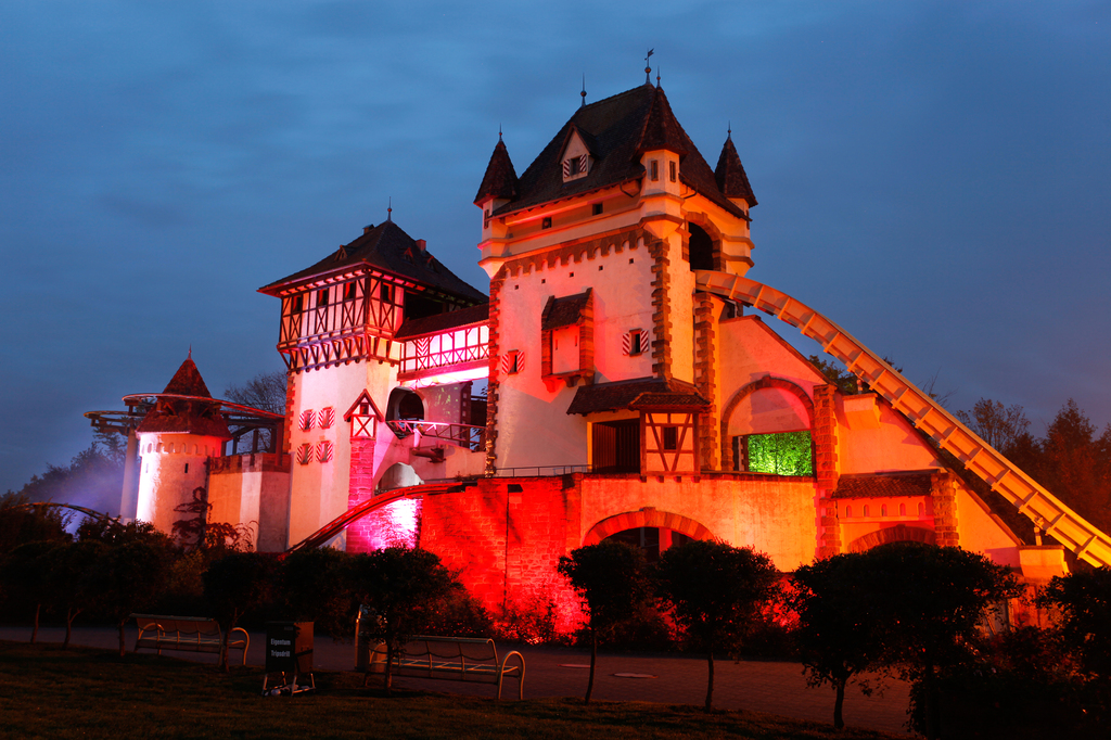 Burg Rauhe Klinge_beleuchtet.jpg
