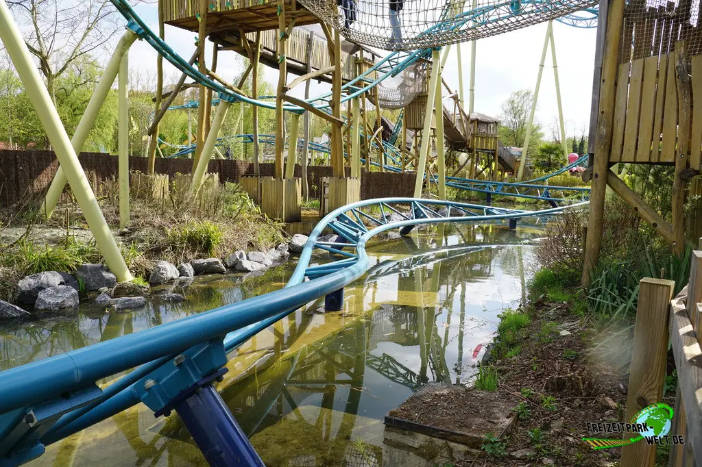 Mecalodon im Walibi Belgium - 2025: Dieser Abschnitt im Kanal des ehemaligen Gold River Adventure ist richtig gut.
