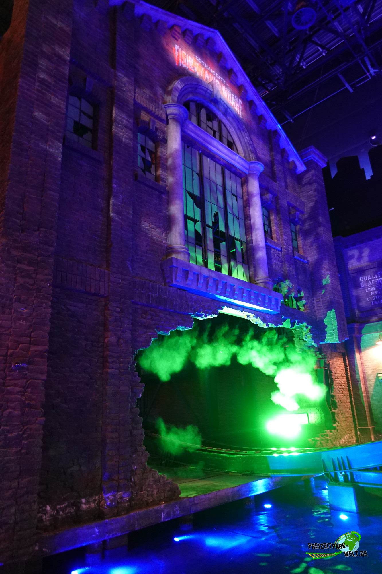 Movie World Riddler The Riddler Revolution - Warner Bros. World™ Abu Dhabi | Freizeitpark ...