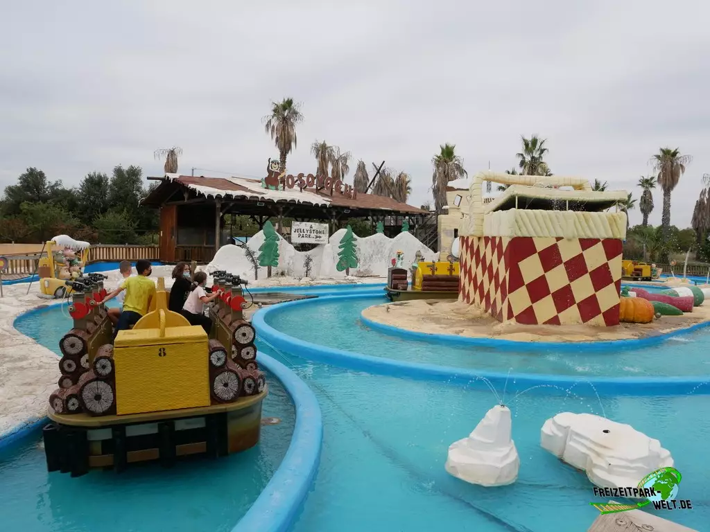 Oso Yogui im Parque Warner Madrid - 2021