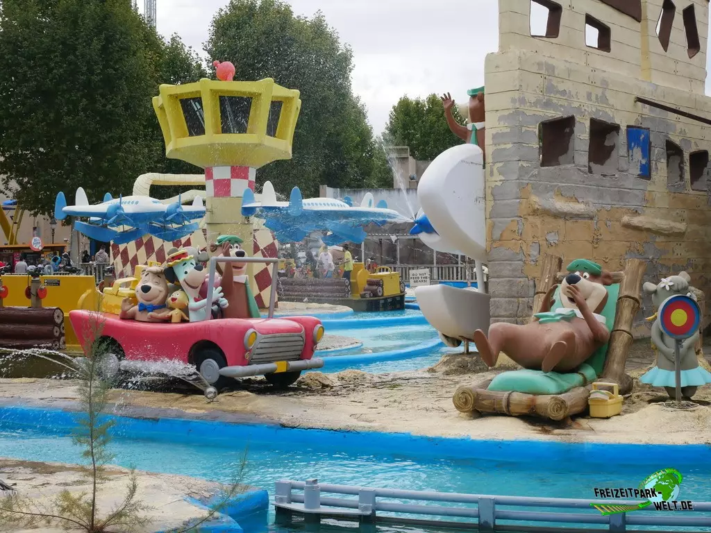 Oso Yogui im Parque Warner Madrid - 2021