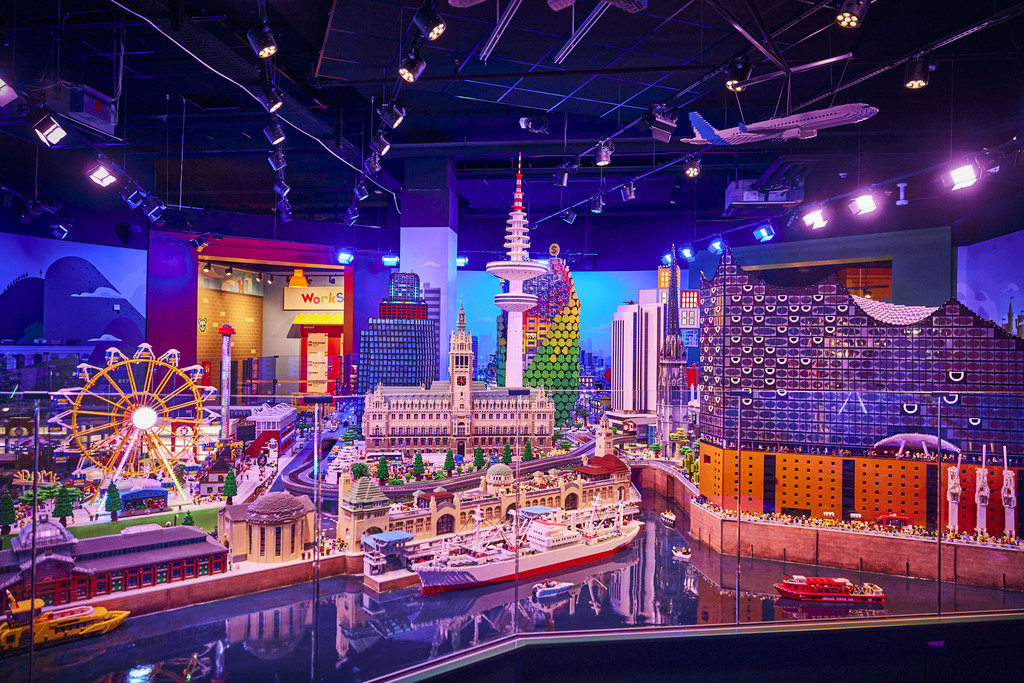 LEGO_DC_HH_MINIWORLD_01.jpg