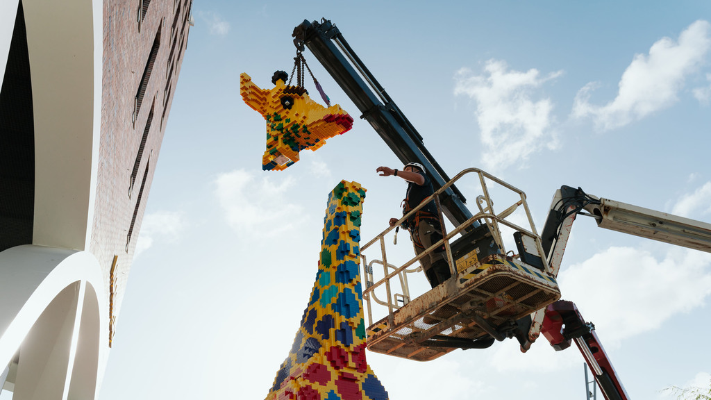 LEGODiscoveryCentreHH_Giraffe_2.jpg