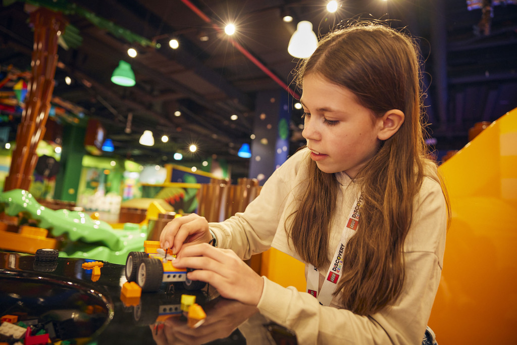 LEGODiscoveryCentre_HH_CreativeCrew_3.jpg