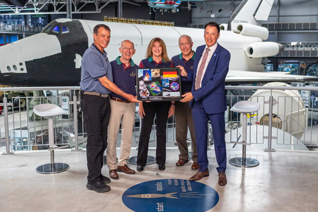 Crew der STS-99.JPG