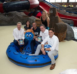 Die Expedition Rulantica kann beginnen: Jürgen, Ann-Kathrin, Roland, Michael und Thomas Mack zusammen mit Franziska van Almsick - Foto 1